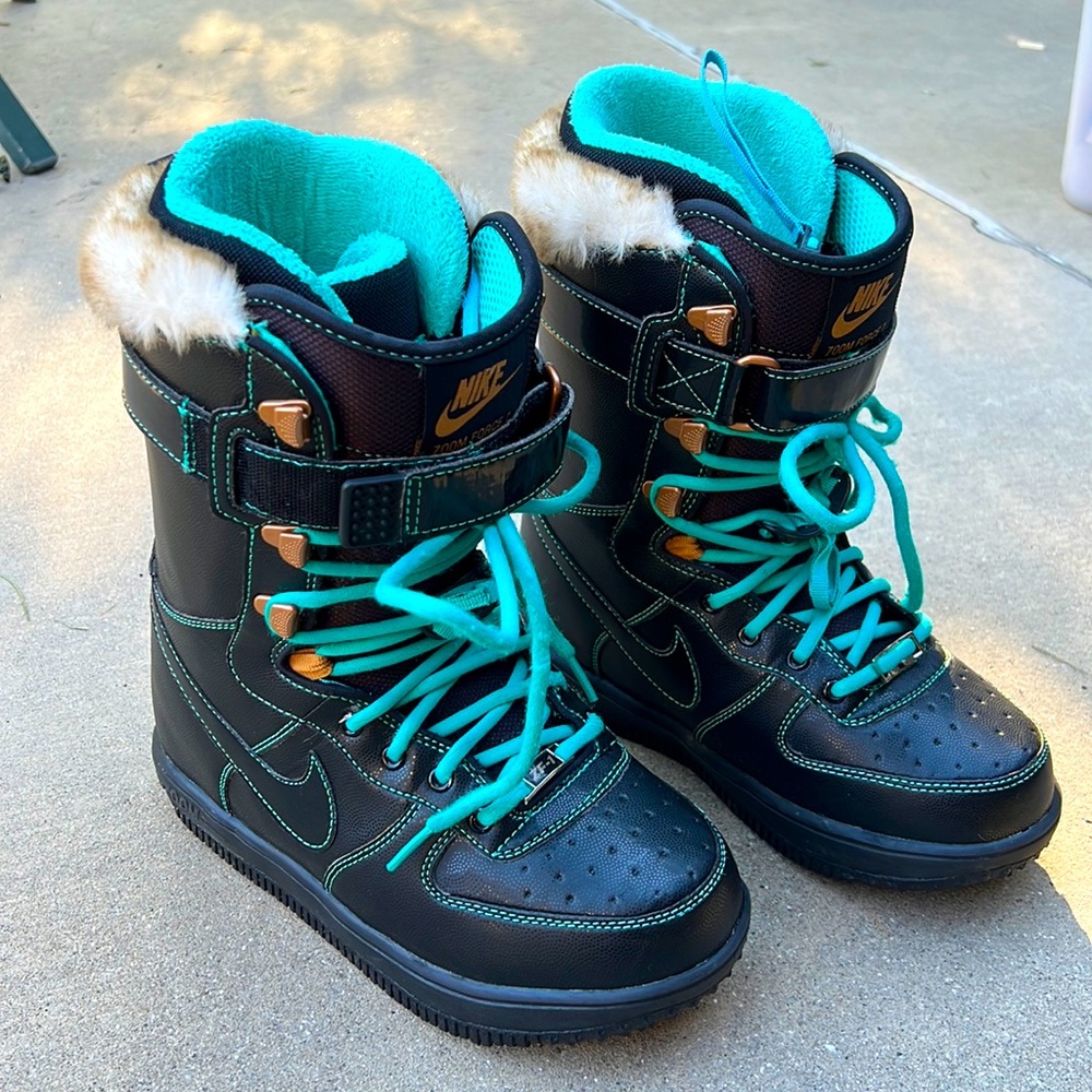 Nike Zoom Force 1 Snowboard Boots